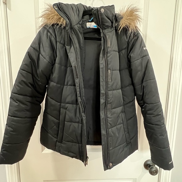 Columbia Jackets & Blazers - Black Columbia puffer jacket with hood. Size small